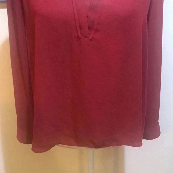 SIMPLY VERA VERA WANG Burgundy V-Neck Long Sleeve Button Cuff Sheer Top Size PL - Picture 4 of 8